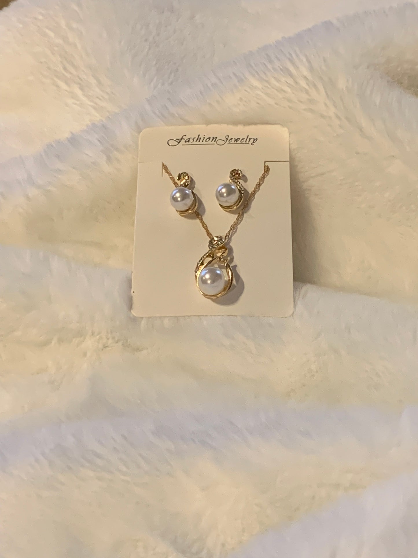 Pearl Necklace and earrings set